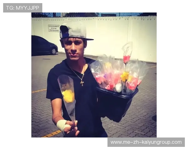 内马尔在球场为儿童表演带动气氛，官方点赞并扩散